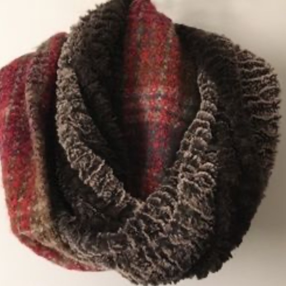 ANTHROPOLOGIE Plaid and Brown Faux Fur Infinity Scarf Like New - Picture 4 of 13